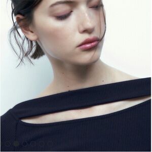 🟣FIRM PRICE🟣 Zara RIBBED TOP WITH COLD SHOULDER sweater